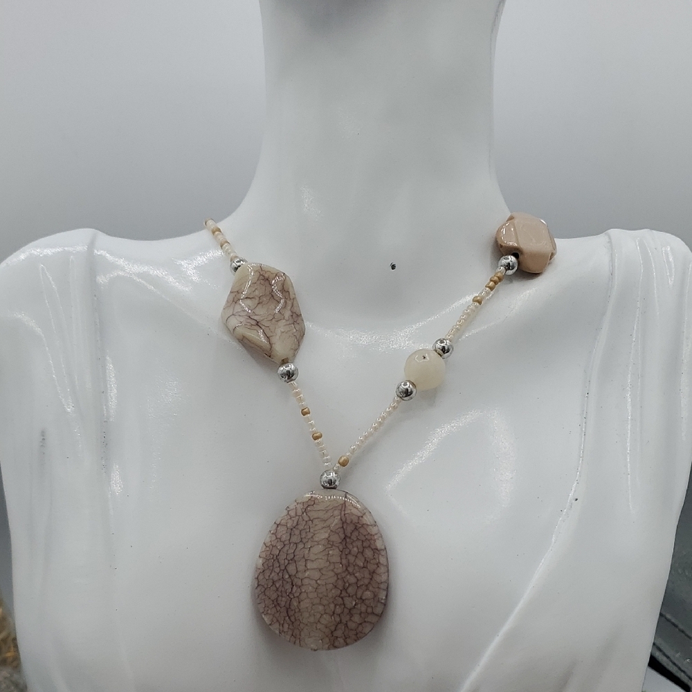 Elegant Fossilized Beige Stone Necklace 28 Inch N3901